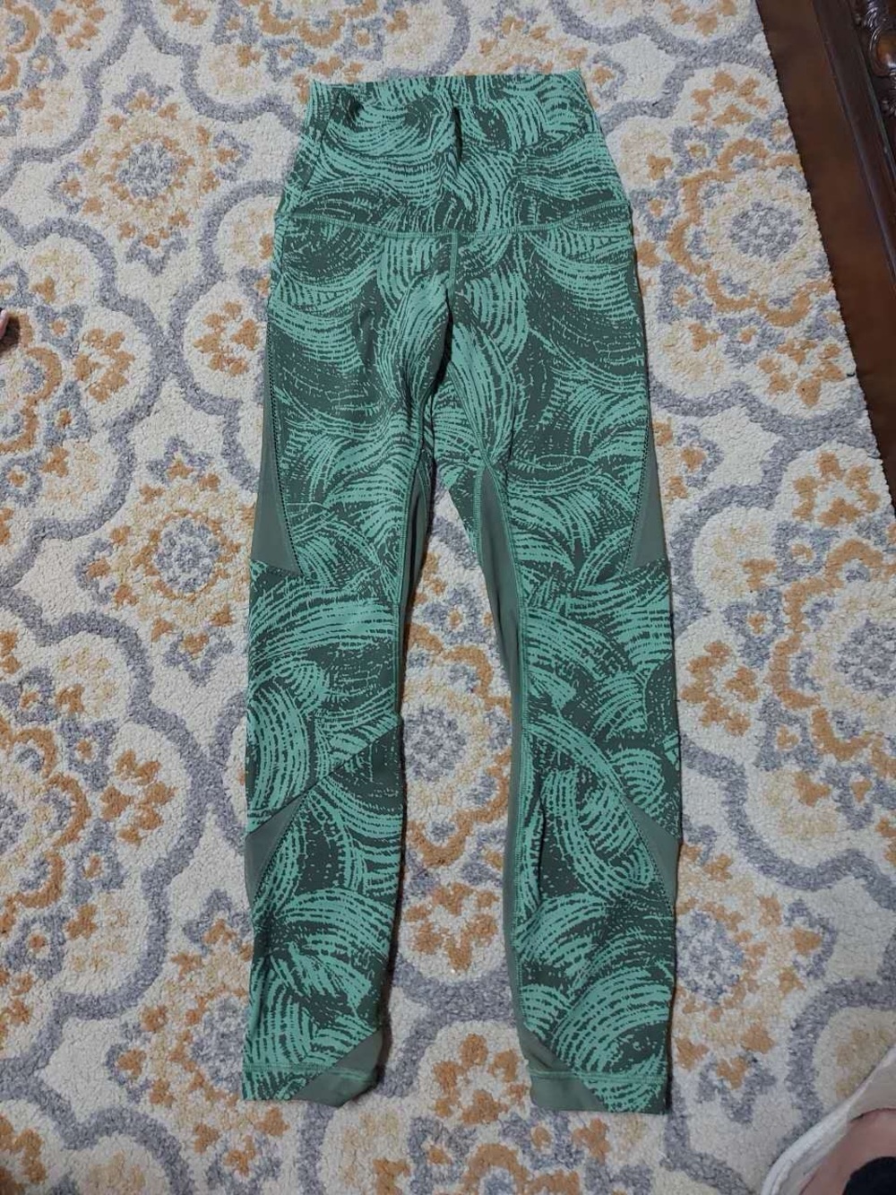 Lululemon green leggings with mesh inserts
